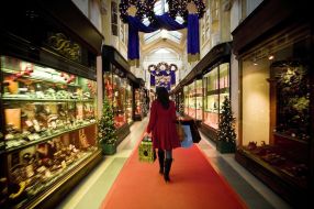 Woman-shopping-in-Burlington-Arcade-at-Christmas